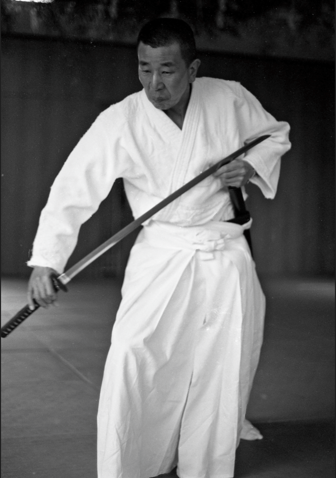 Hikitsuchi Sensei iaido 336x478